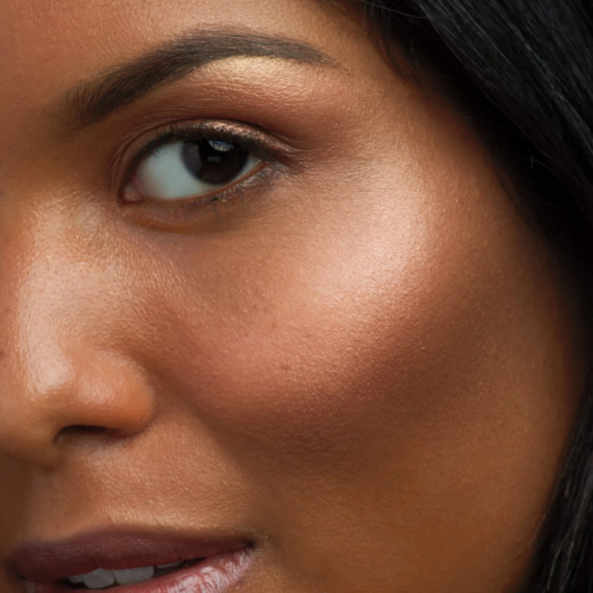 Endless Glow Pressed Highlighter-bareMinerals