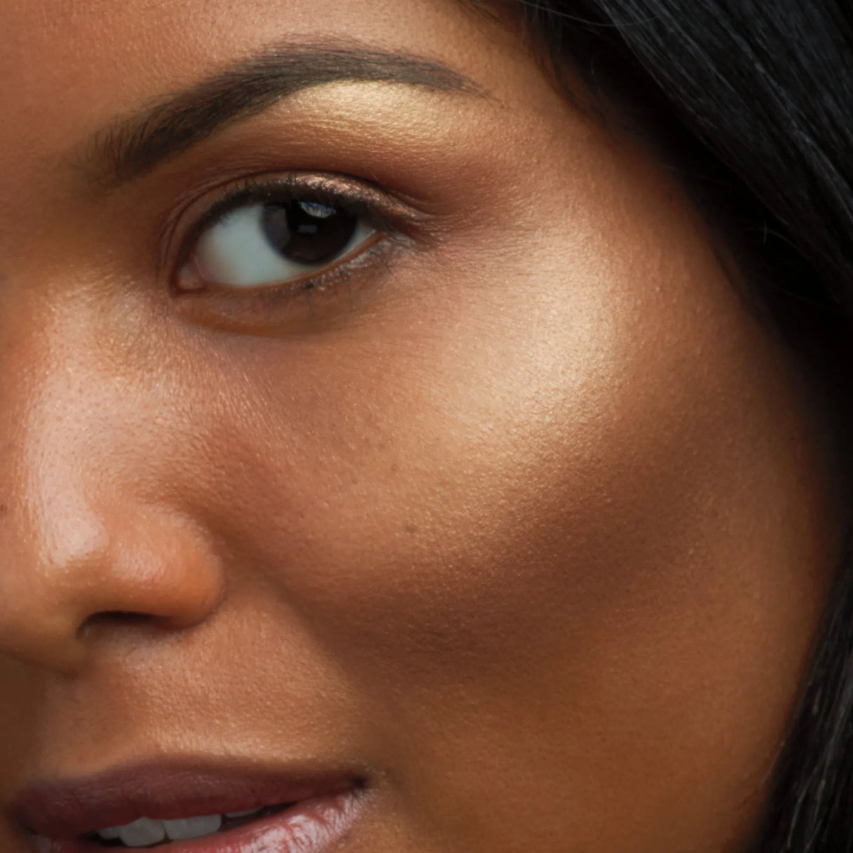 Endless Glow Pressed Highlighter-bareMinerals